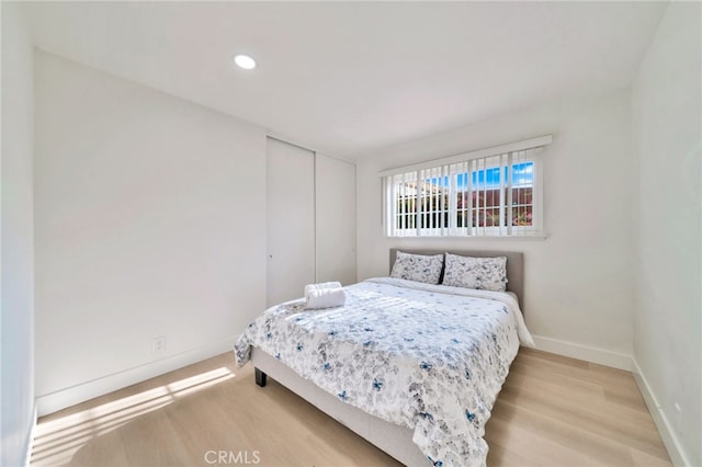 17121 Granada Ln, Huntington Beach, CA 92647 - bedroom with wood finished floors, baseboards, a closet, and recessed lighting