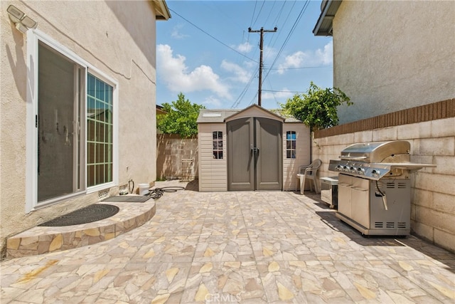 302 E 213th St, Carson, CA 90745 - view of patio featuring area for grilling