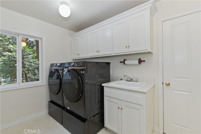 405 Terrace Rd, Lake Arrowhead, CA 92352 - laundry area featuring washing machine and dryer, cabinet space, and baseboards
