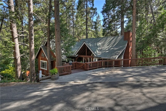405 Terrace Rd, Lake Arrowhead, CA 92352 - view of front facade featuring a chimney and a shingled roof