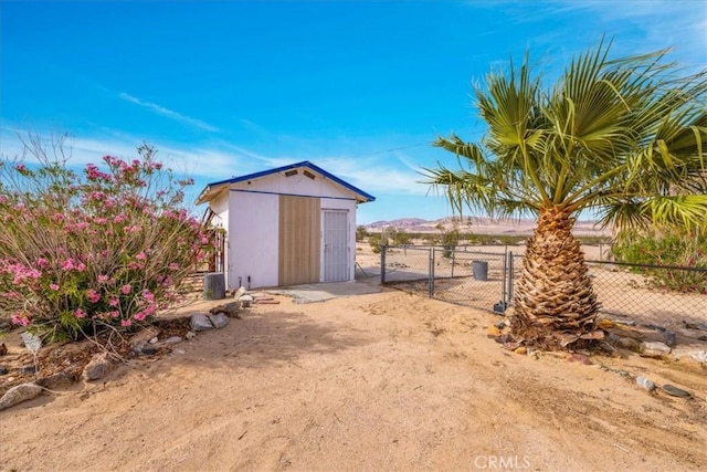 380 Mack Ln Unit 29, Palms, CA 92277 - view of yard with a gate and a mountain view