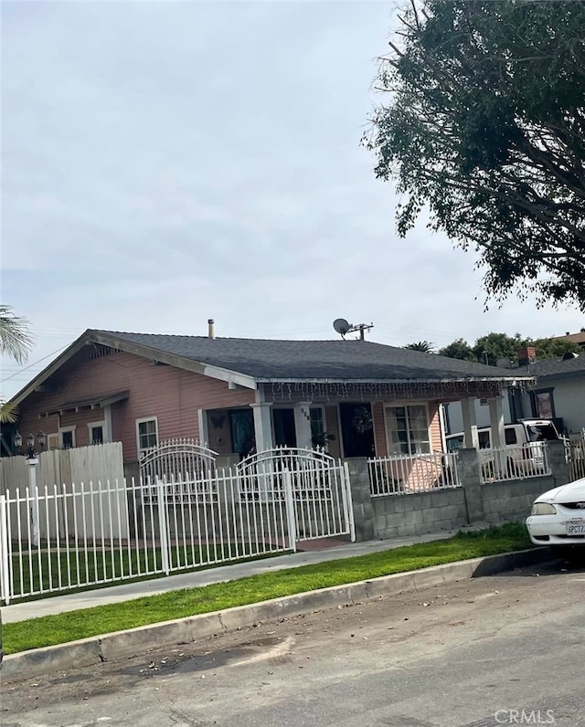 916 Gardenia, Long Beach, CA 90803 - view of front of house with a fenced front yard