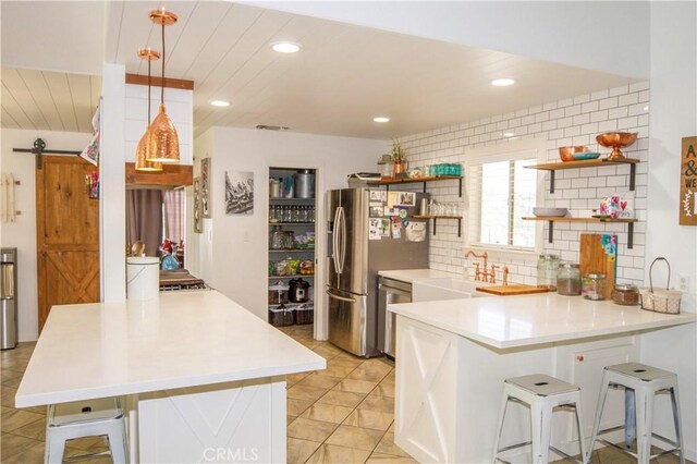 33708 Bronco Ln, Squaw Valley, CA 93675 - kitchen featuring open shelves, a sink, a peninsula, a breakfast bar, and recessed lighting