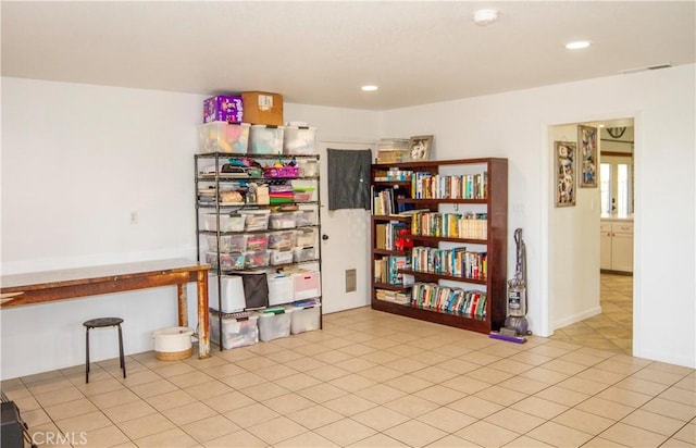 33708 Bronco Ln, Squaw Valley, CA 93675 - spare room with a smoke detector and recessed lighting