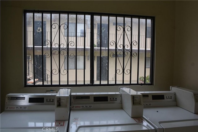 15351 Orange Ave Unit 25, Paramount, CA 90723 - detailed view of washer / dryer