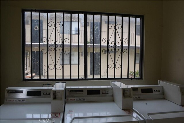 15351 Orange Ave Unit 25, Paramount, CA 90723 - detailed view of washer / dryer