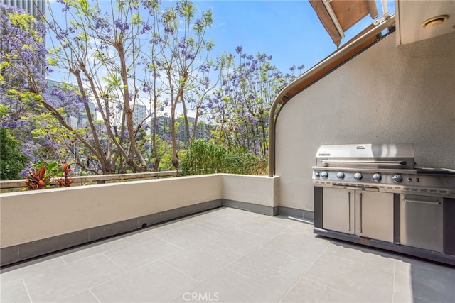 121 S Hope St Unit 9, Los Angeles, CA 90012 - view of patio with a balcony