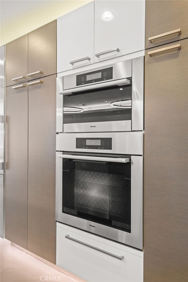 121 S Hope St Unit 9, Los Angeles, CA 90012 - kitchen with double oven