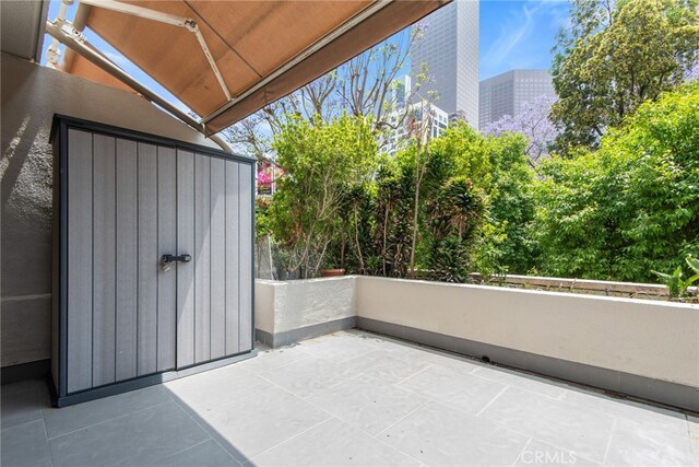 121 S Hope St Unit 9, Los Angeles, CA 90012 - view of patio with a view of city