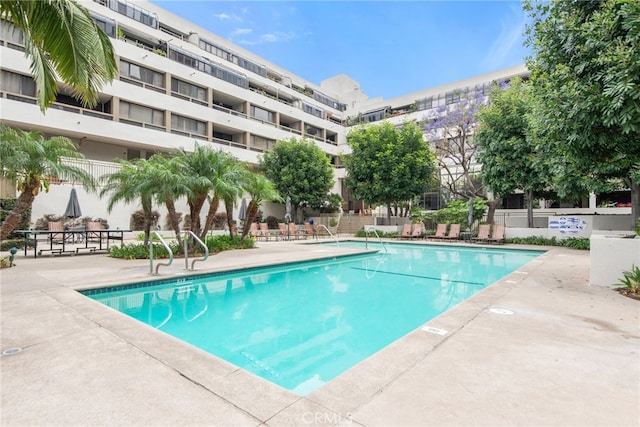 121 S Hope St Unit 9, Los Angeles, CA 90012 - community pool with a patio area