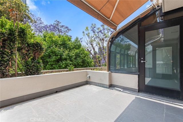 121 S Hope St Unit 9, Los Angeles, CA 90012 - view of patio with a balcony