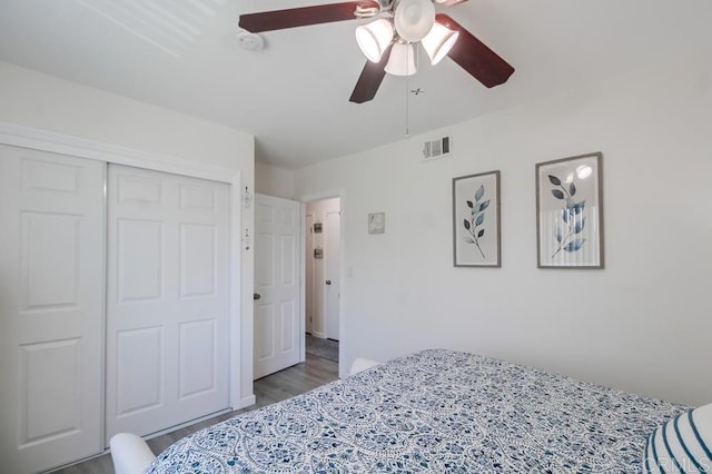 12158 Orange Crest Ct Unit 4, Lakeside, CA 92040 - bedroom featuring wood finished floors, a closet, and a ceiling fan