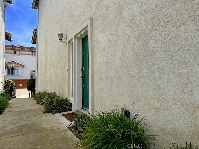 700 Meyer Ln, Redondo Beach, CA 90277 - doorway to property with stucco siding