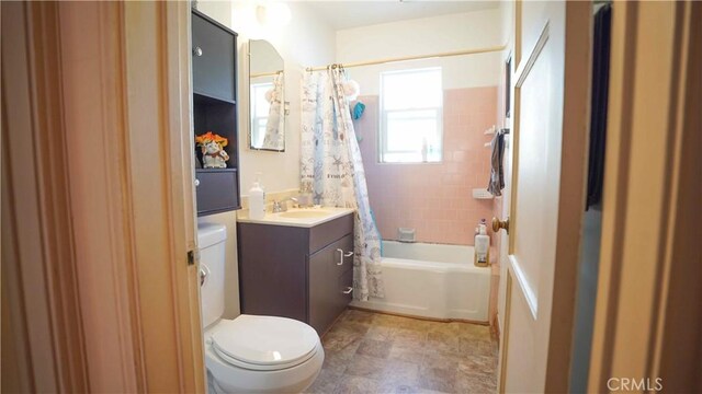 120 Lukens Pl, Glendale, CA 91206 - bathroom with toilet, vanity, and shower / tub combo with curtain