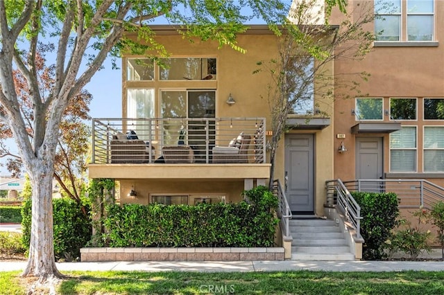 5547 Strand Unit 101, Hawthorne, CA 90250 - view of property with stucco siding and a balcony