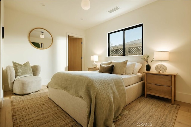 4522 Calhoun Ave, Sherman Oaks, CA 91423 - bedroom with light wood-style floors