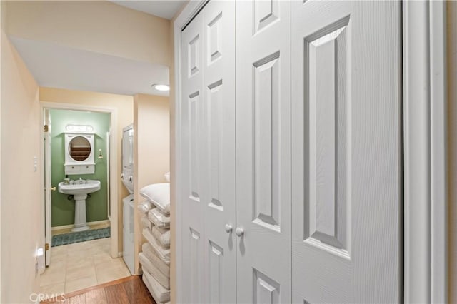 1285 Yukon Dr, Lake Arrowhead, CA 92352 - bathroom with baseboards