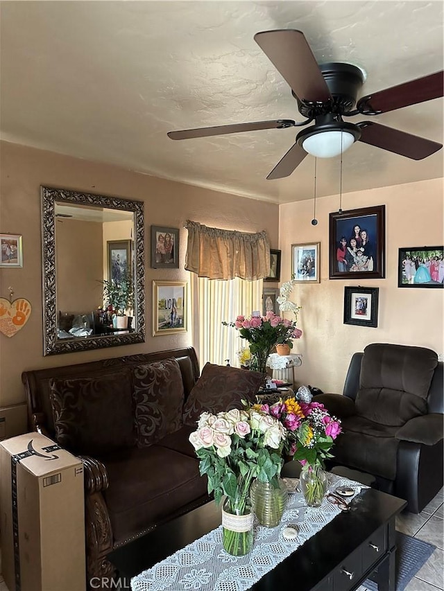 2607 E 135th St, Compton, CA 90222 - living room featuring ceiling fan