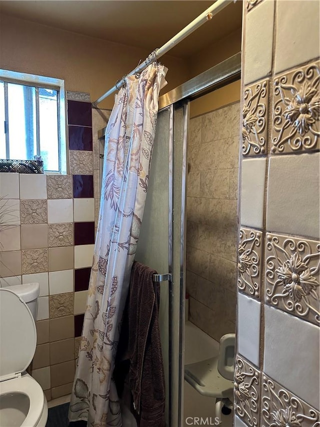 2607 E 135th St, Compton, CA 90222 - full bathroom featuring toilet and a shower stall