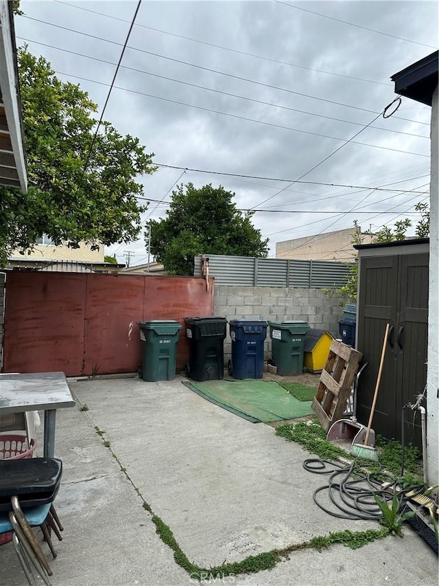 2607 E 135th St, Compton, CA 90222 - view of patio