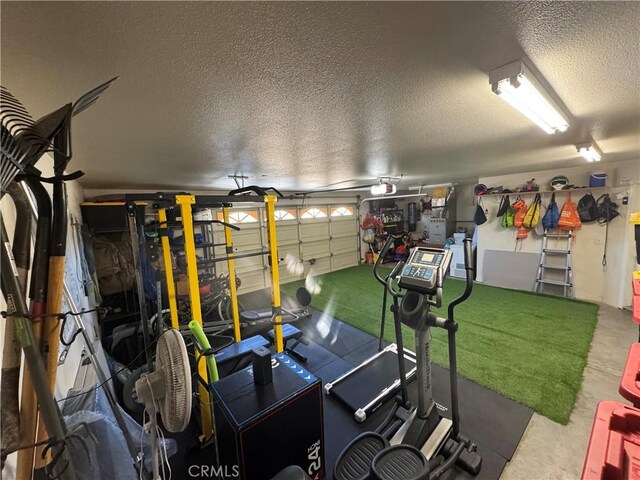 8843 San Diego Dr, Yucca Valley, CA 92284 - view of garage