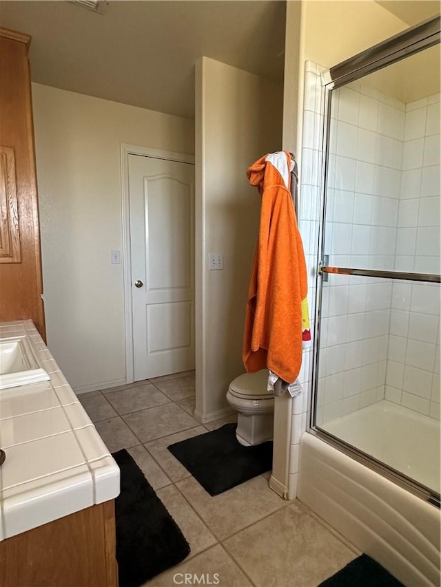 8843 San Diego Dr, Yucca Valley, CA 92284 - full bathroom featuring toilet, tile patterned flooring, enclosed tub / shower combo, double vanity, and baseboards