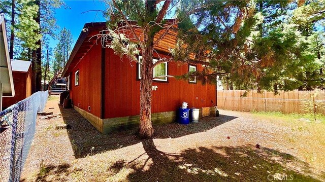2051 6th Ln, Big Bear, CA 92314 - view of home's exterior with crawl space