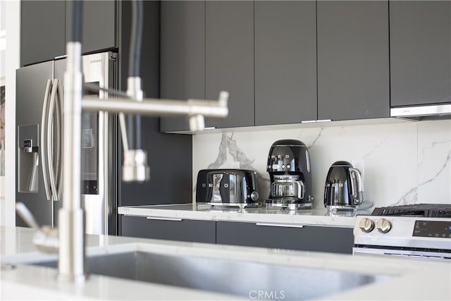 7035 Sunny Vista Rd, Joshua Tree, CA 92252 - kitchen view of modern cabinets, tasteful backsplash, and gray cabinetry