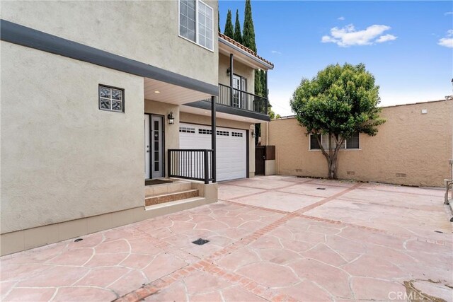 1960 Chariton St, Los Angeles, CA 90034 - view of patio featuring a balcony, a garage, and concrete driveway