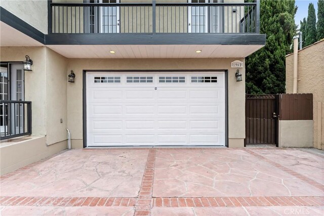 1960 Chariton St, Los Angeles, CA 90034 - garage featuring driveway