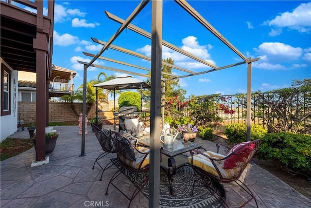 668 Corte Sol, Camarillo, CA 93010 - fenced backyard featuring a pergola and a patio area