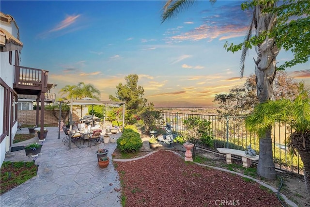 668 Corte Sol, Camarillo, CA 93010 - fenced backyard with a patio area