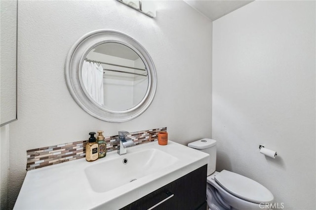 18107 Erik Ct Unit 462, Canyon Country, CA 91387 - bathroom with decorative backsplash, vanity, and toilet