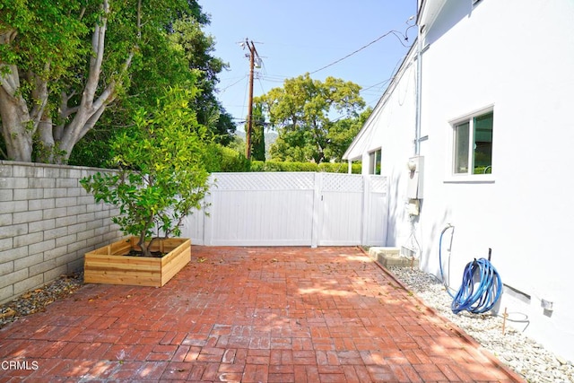 513 E Comstock Ave, Glendora, CA 91741 - fenced backyard with a patio