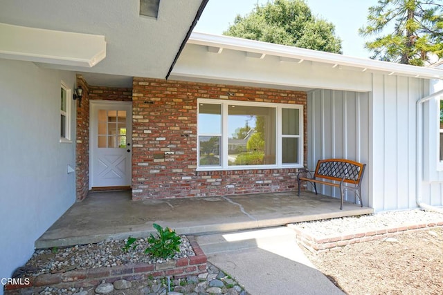 513 E Comstock Ave, Glendora, CA 91741 - property entrance featuring board and batten siding