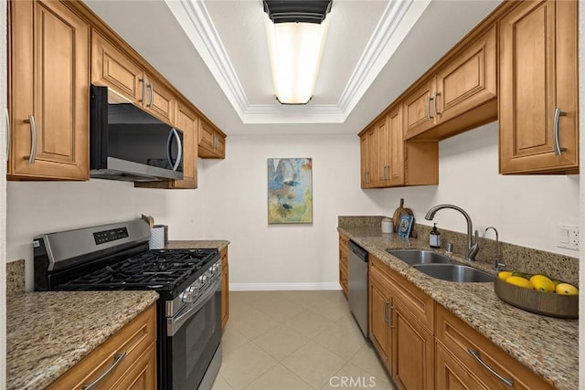 70 N Catalina Ave Unit 306, Pasadena, CA 91106 - kitchen with stainless steel appliances, a sink, a raised ceiling, baseboards, and brown cabinets