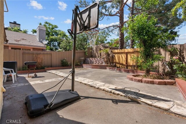 20015 Gilbert Dr, Canyon Country, CA 91351 - fenced backyard featuring a patio area
