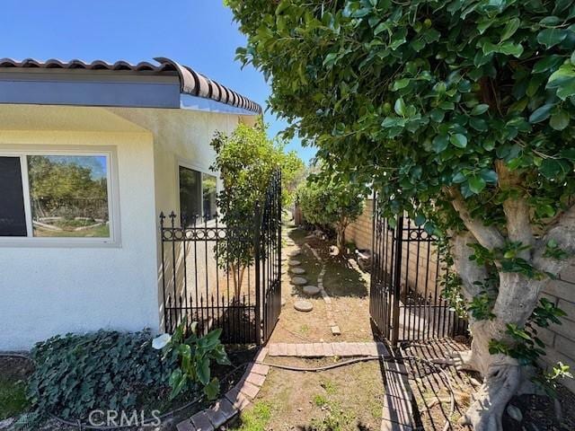 1415 Via Vallarta, Riverside, CA 92506 - view of yard featuring a gate