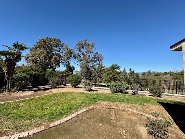 1415 Via Vallarta, Riverside, CA 92506 - view of yard