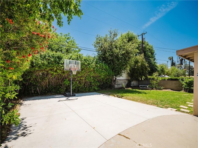 10022 Gothic Ave, North Hills, CA 91343 - view of patio / terrace