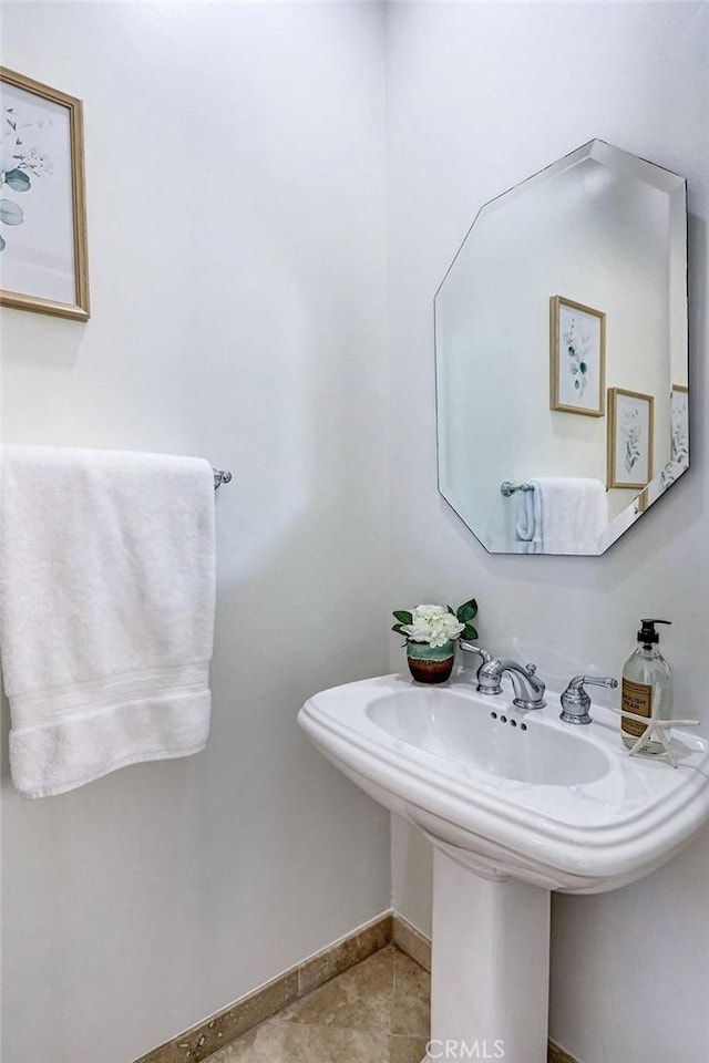 602 N Juanita Ave Unit A, Redondo Beach, CA 90277 - bathroom with baseboards and tile patterned floors
