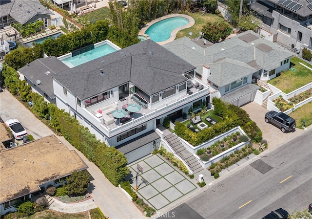 1110 Kings Rd, Newport Beach, CA 92663 - aerial view of a pool area
