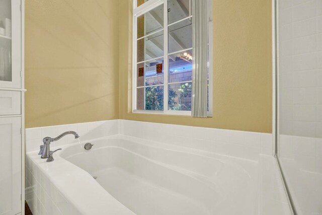 907 Rockwell Springs Ct, Escondido, CA 92025 - full bathroom with a bath
