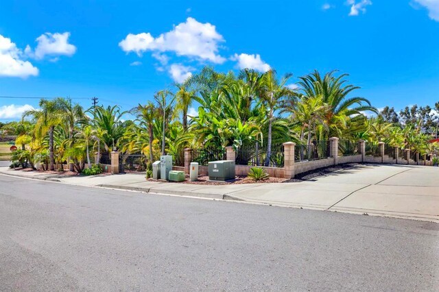 907 Rockwell Springs Ct, Escondido, CA 92025 - view of front of home with a fenced front yard and a gate