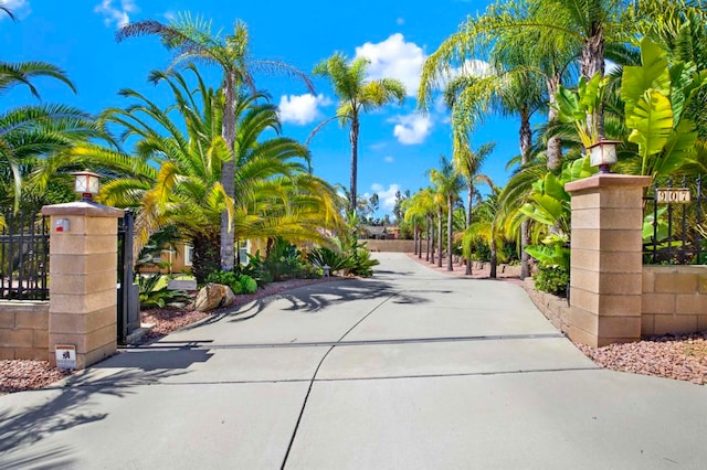 907 Rockwell Springs Ct, Escondido, CA 92025 - view of concrete driveway