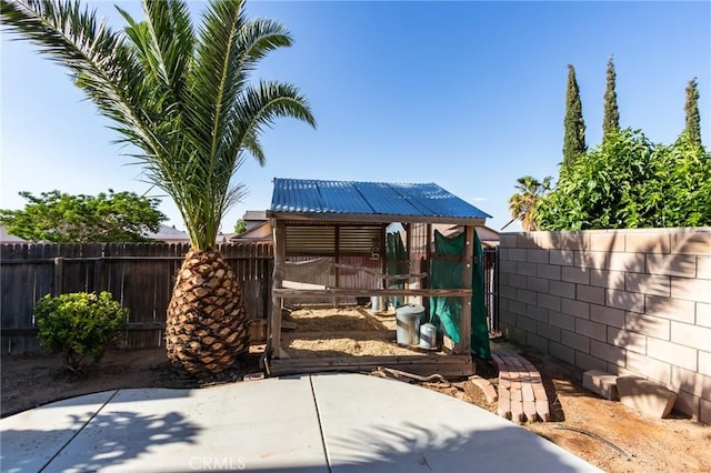 8961 Newcastle Ave, Hesperia, CA 92344 - fenced backyard with an outdoor structure