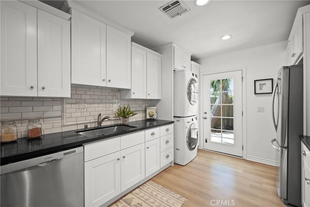 2482 New York Dr, Altadena, CA 91001 - kitchen with stainless steel appliances, a sink, stacked washer / drying machine, backsplash, and recessed lighting