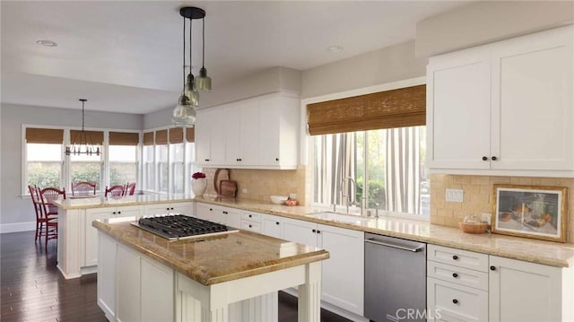 23317 Cuestport Dr, Valencia, CA 91354 - kitchen with stainless steel appliances, a peninsula, a sink, plenty of natural light, and recessed lighting