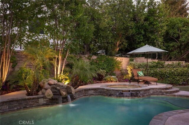 23317 Cuestport Dr, Valencia, CA 91354 - view of swimming pool featuring an in-ground hot tub