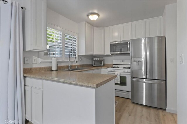 3175 Saginaw Ct, Pleasanton, CA 94588 - kitchen with appliances with stainless steel finishes, a sink, a peninsula, and white cabinetry
